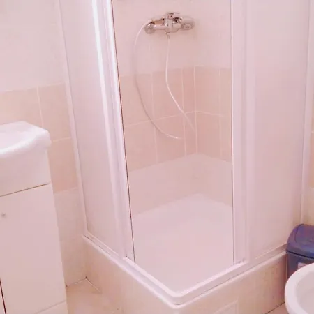 Lara تشيسكي بوديوفيتسه